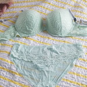 NEW VS Panty and Bra set